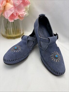 Minnetonka Women’s 6 Blue Suede Slip-On Moccasins with Sunburst Accent #363
